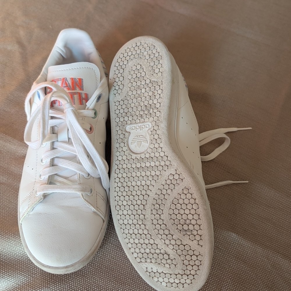 Adidas Stan Smith White and Red Sneakers - Picture 2 of 4